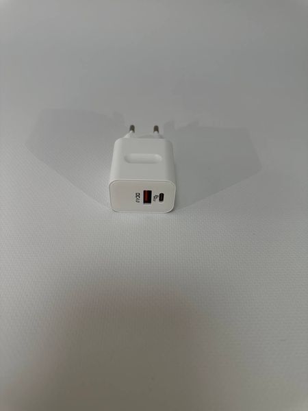 Зарядний пристрій із швидкою зарядкою 40W GEUMXL 5021 фото